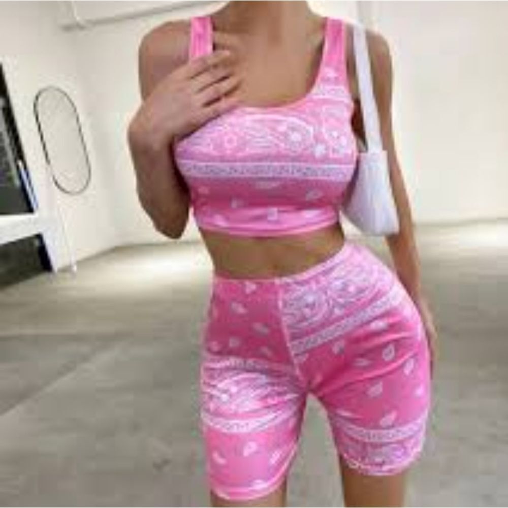 NWOT Two Piece Paisley Print Short Set